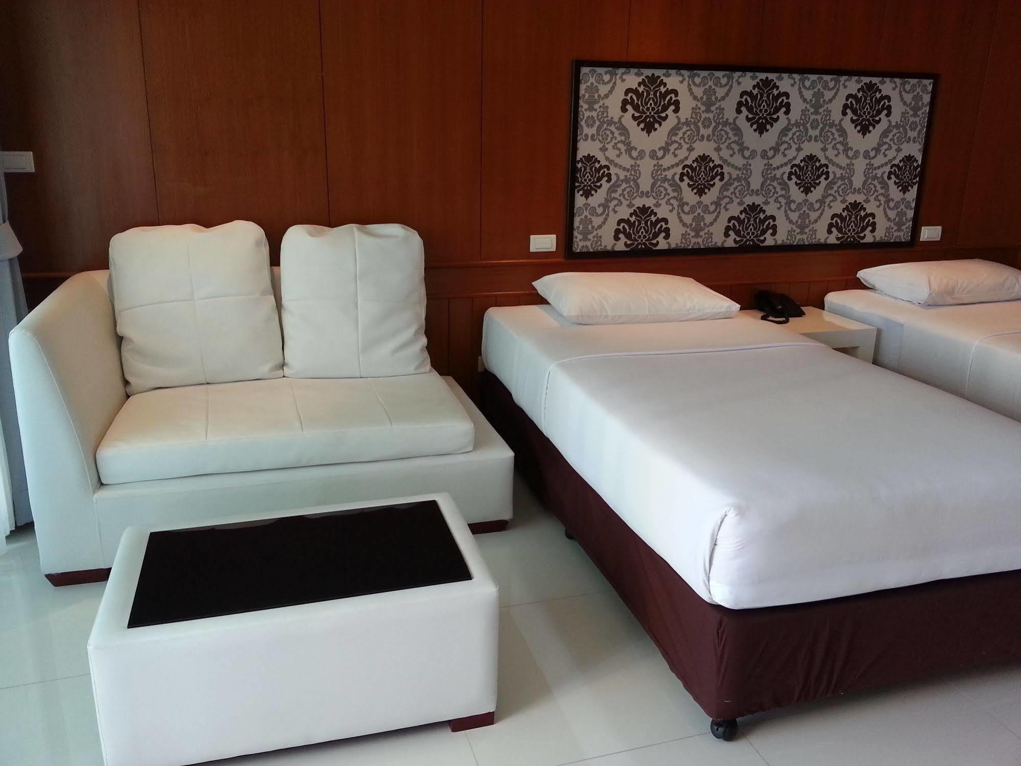 Marsi Pattaya Hotel Екстериор снимка