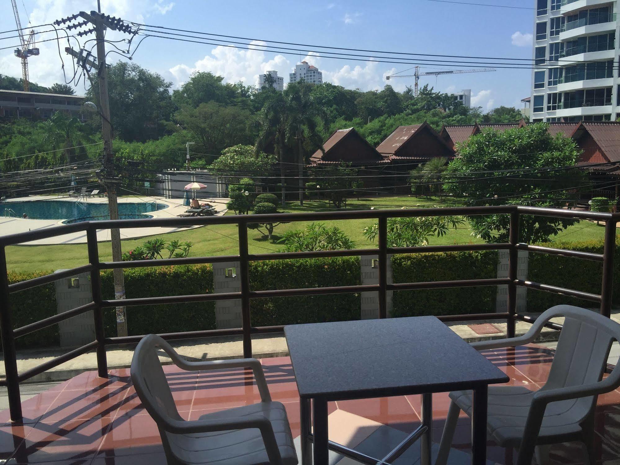 Marsi Pattaya Hotel Екстериор снимка